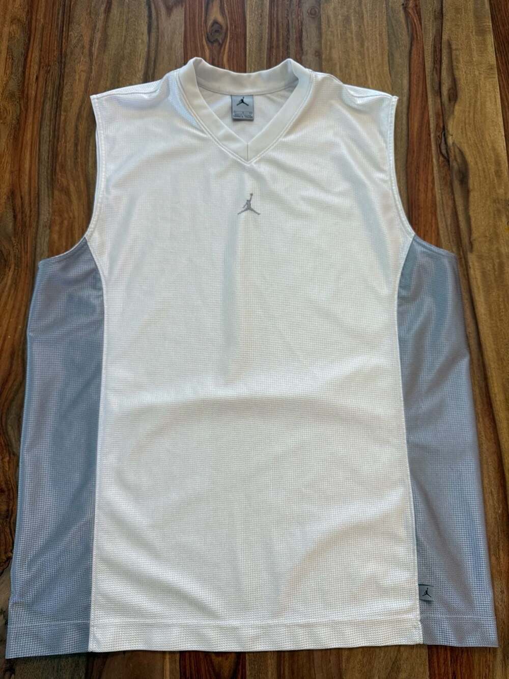 Vintage Jordan Brand Men's Size Large Sleeveless Shirt